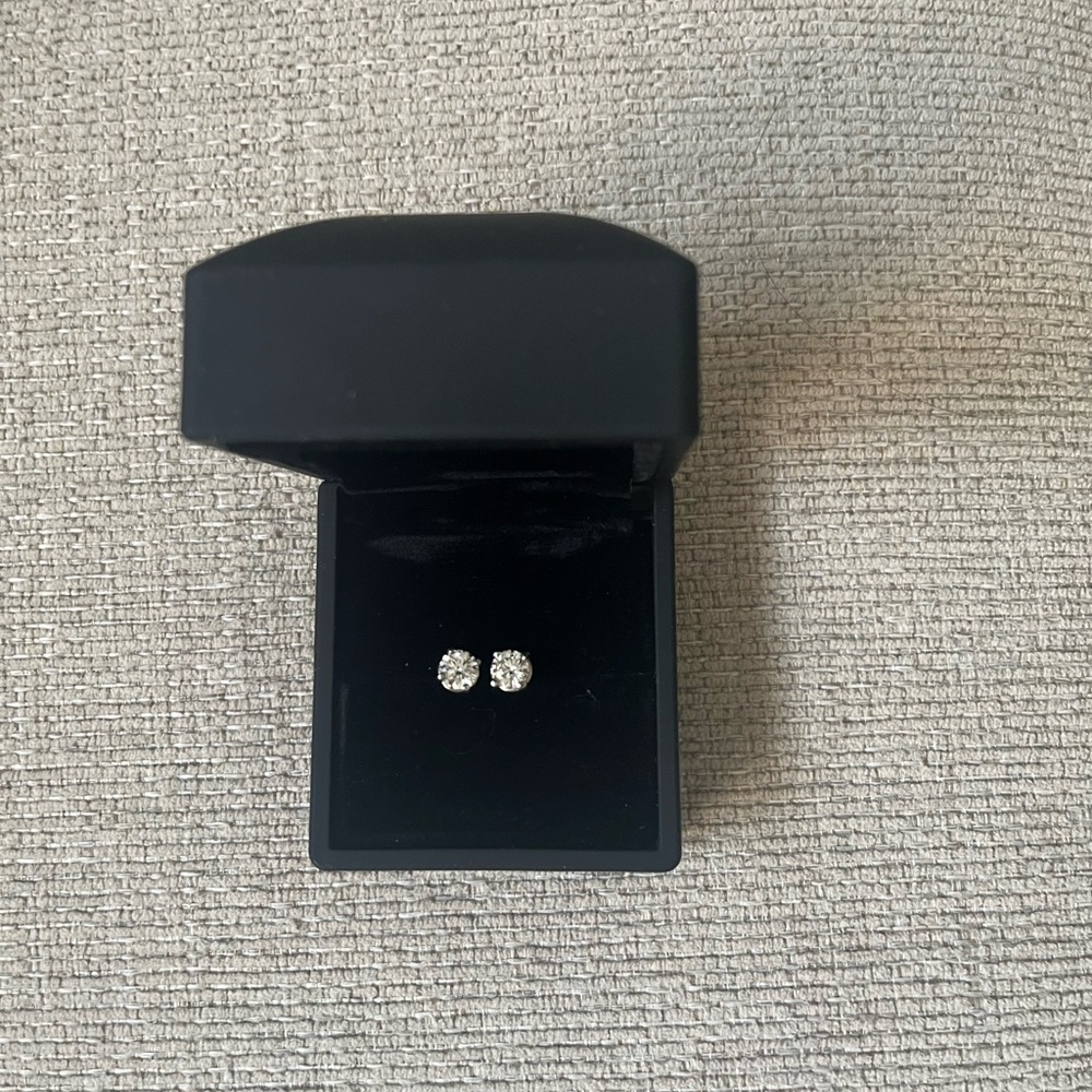 Elegant 14k white gold, lab diamond stud earrings